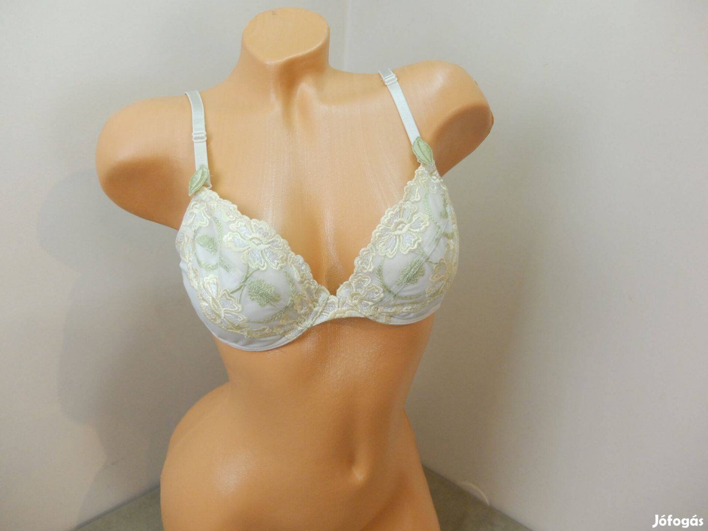 Fehér zöld citromsárga csipkés merevítős melltartó