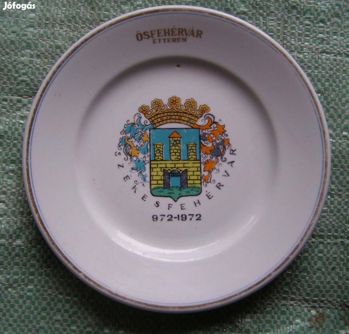 Fehérvár címeres. Ősfehérvár étterem. Zsolnay porcelán tányér