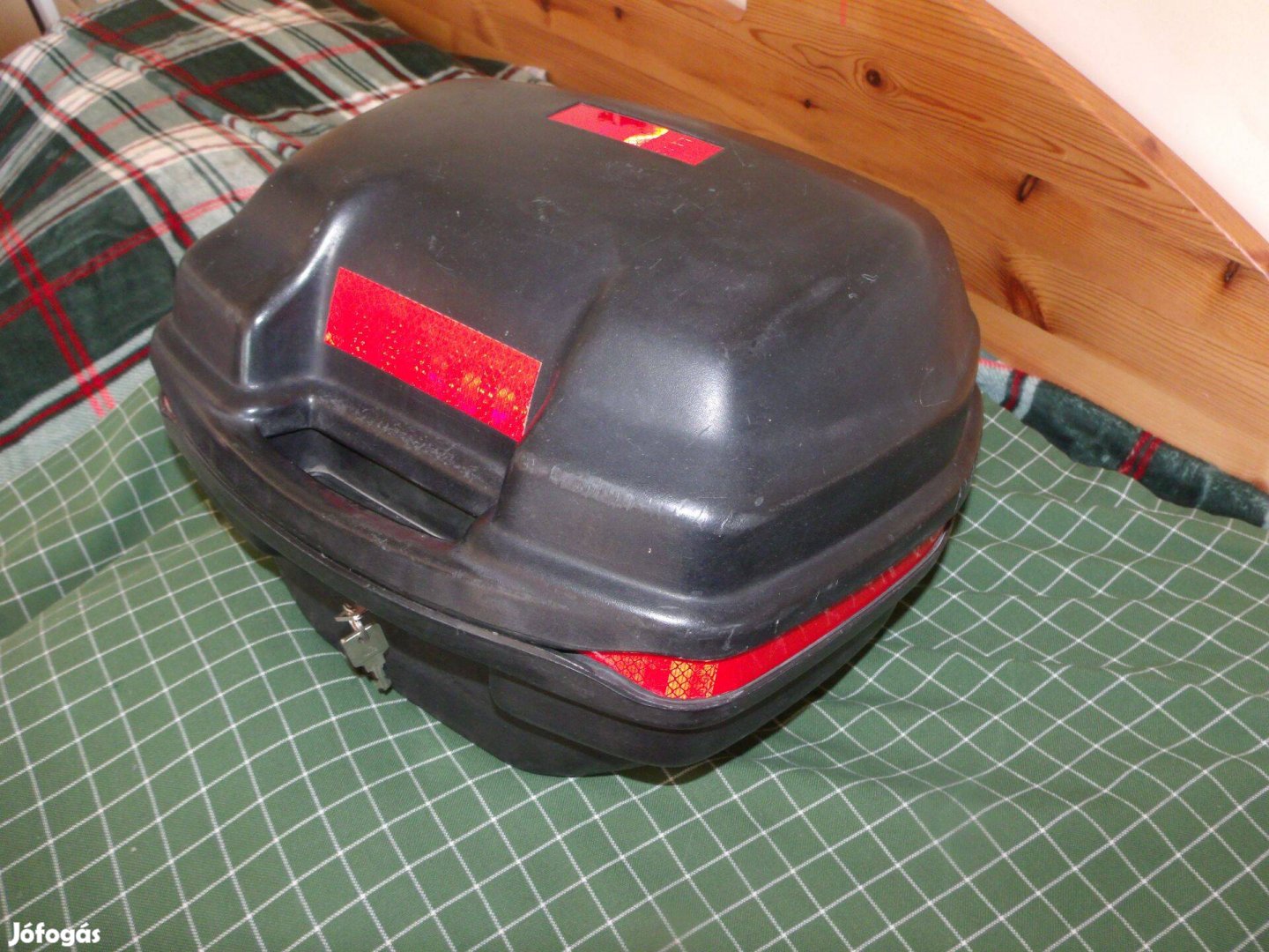 Fekete 1-sisakos motoros topcase hátsó doboz
