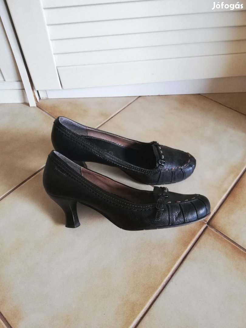 Fekete 40 es bőr Tamaris cipő 