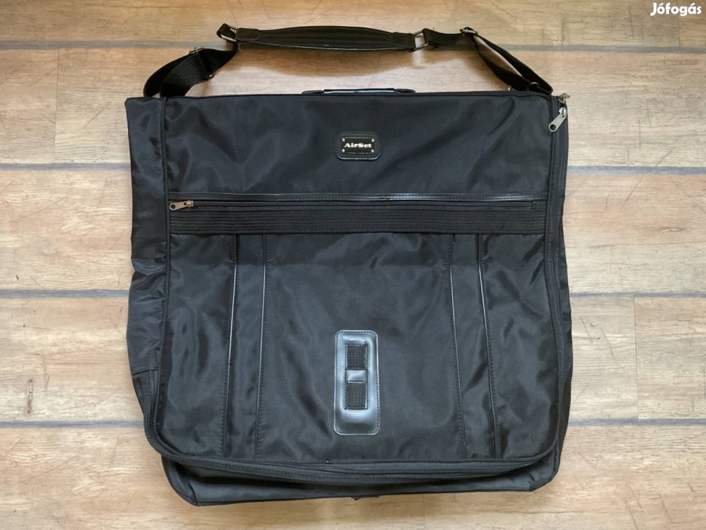 Fekete Airset vízálló öltönytáska öltöny táska 60 x 60 cm bőrönd Új
