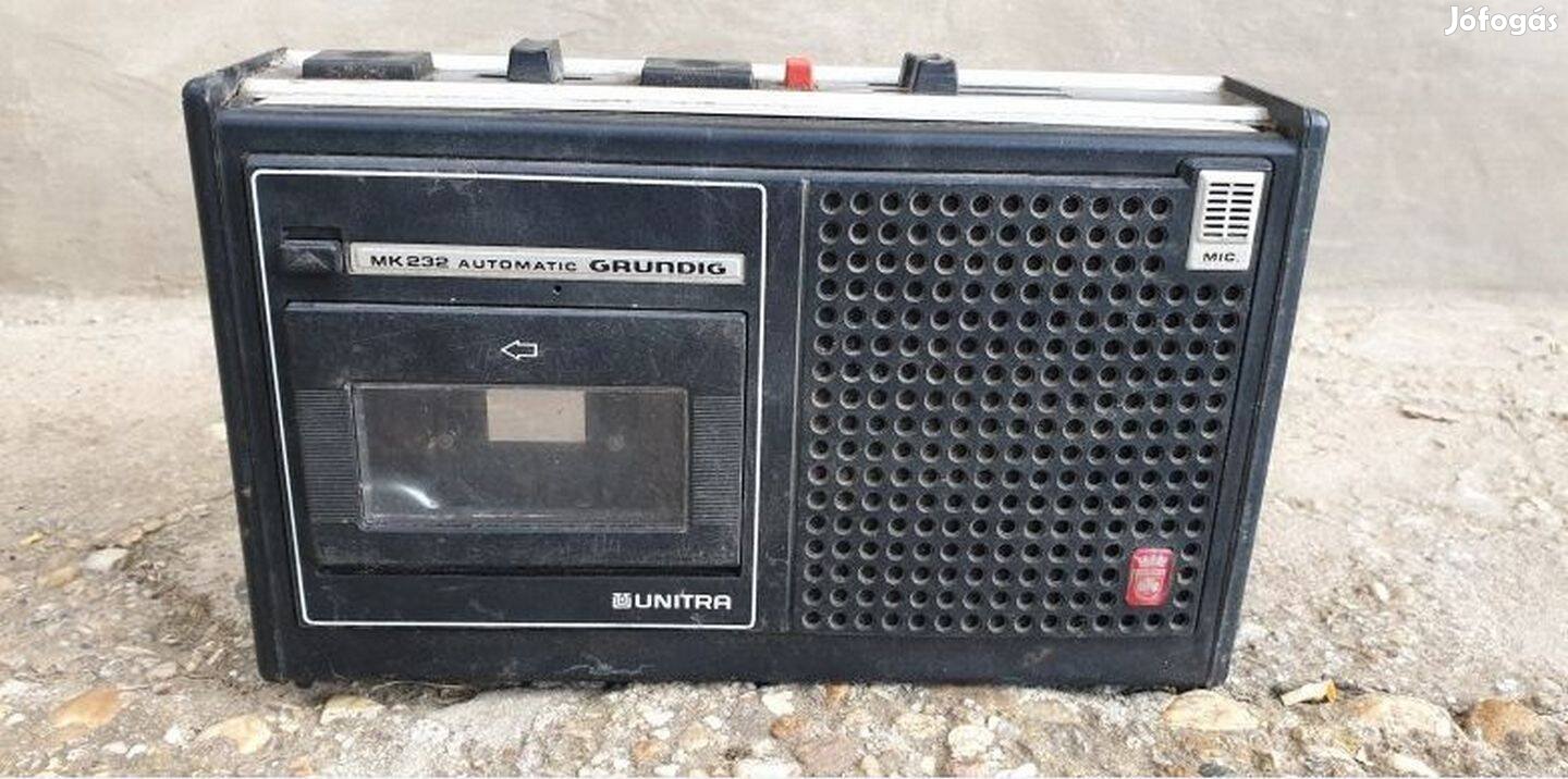 Fekete Grundig-Unitra MK 232 AM hordozható magnó