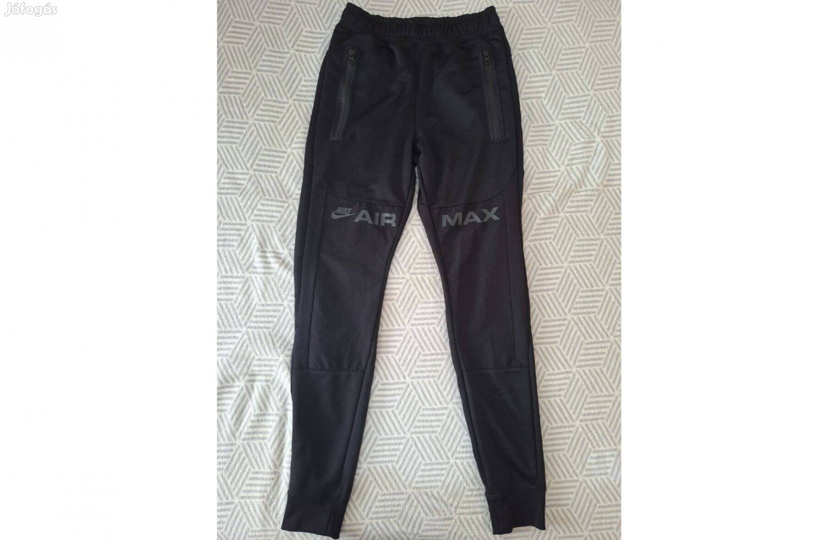 Fekete Nike melegítő