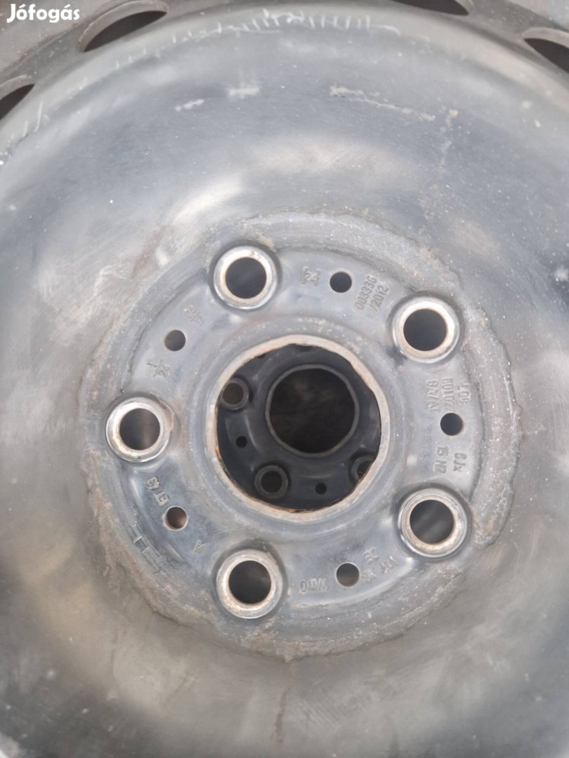 Fekete Volkswagen lemezfelni