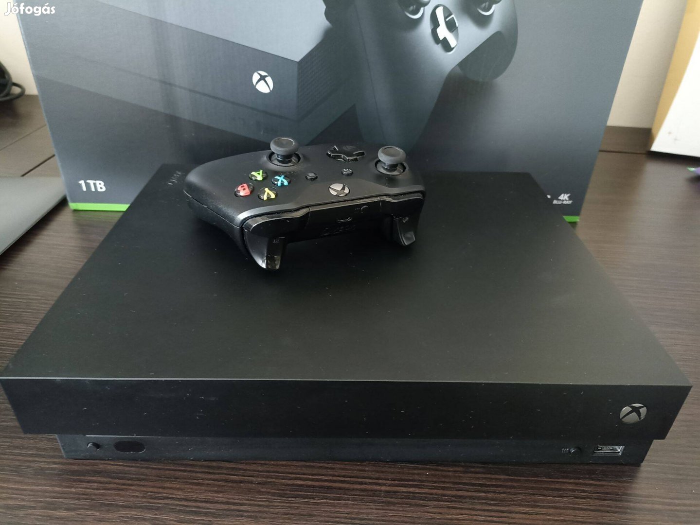 Fekete Xbox One X 1Tb