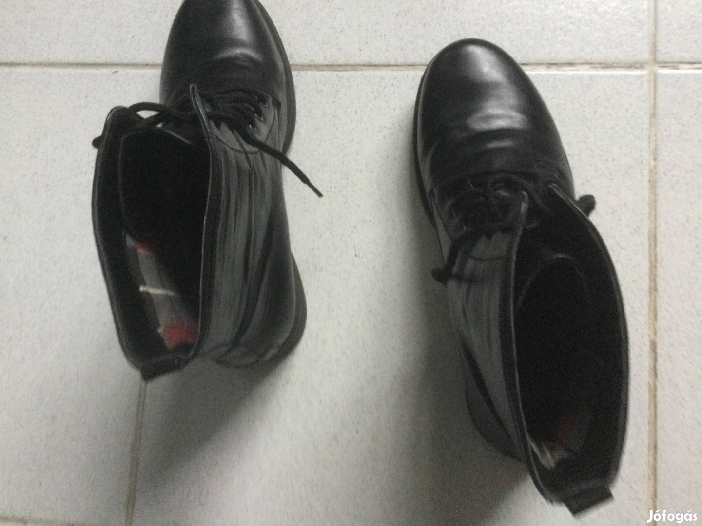 Fekete , alig használt , bőr női bakancs