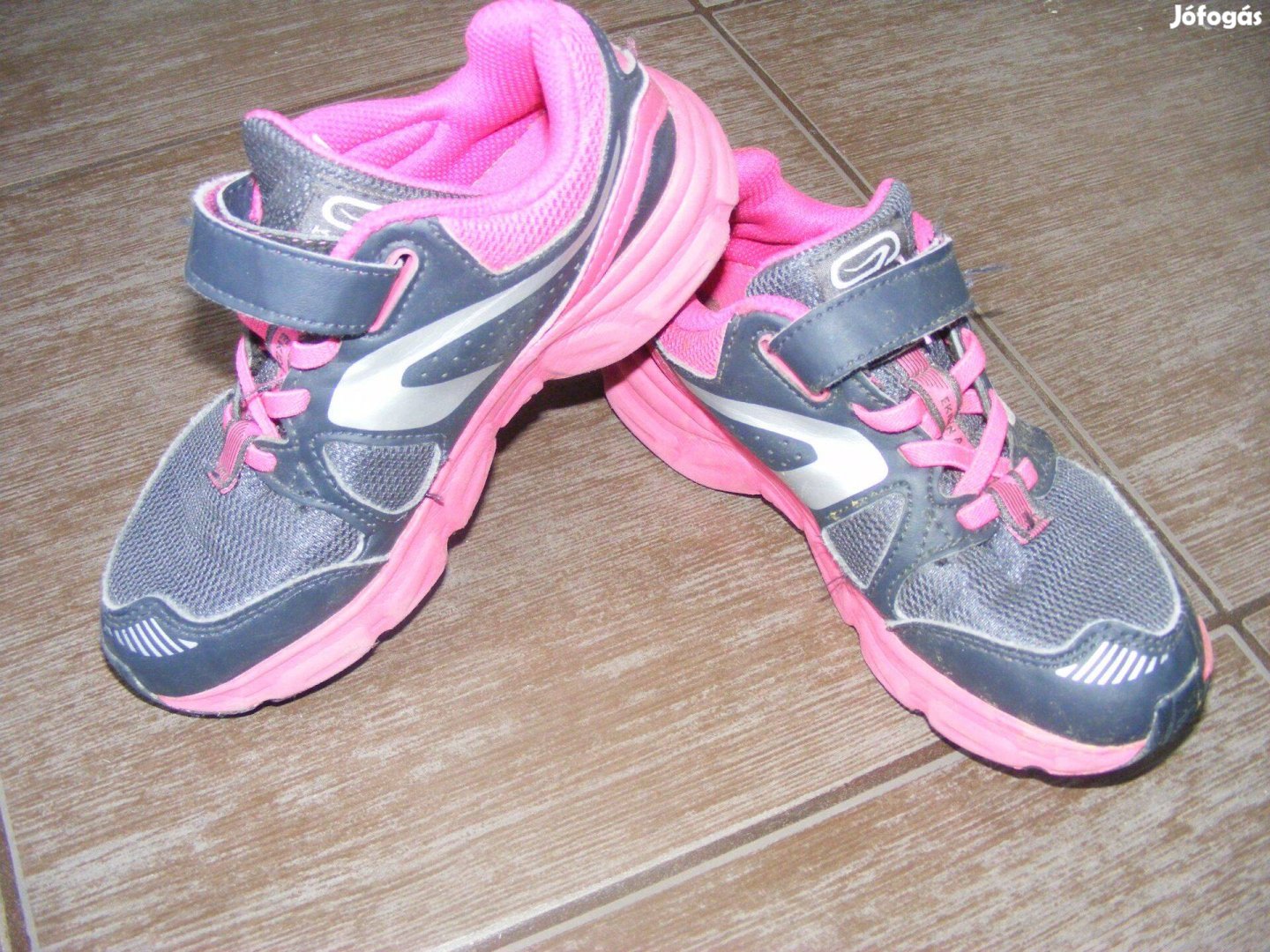 Fekete / rózsaszín sportcipő, 30-as, bth 19,0 cm