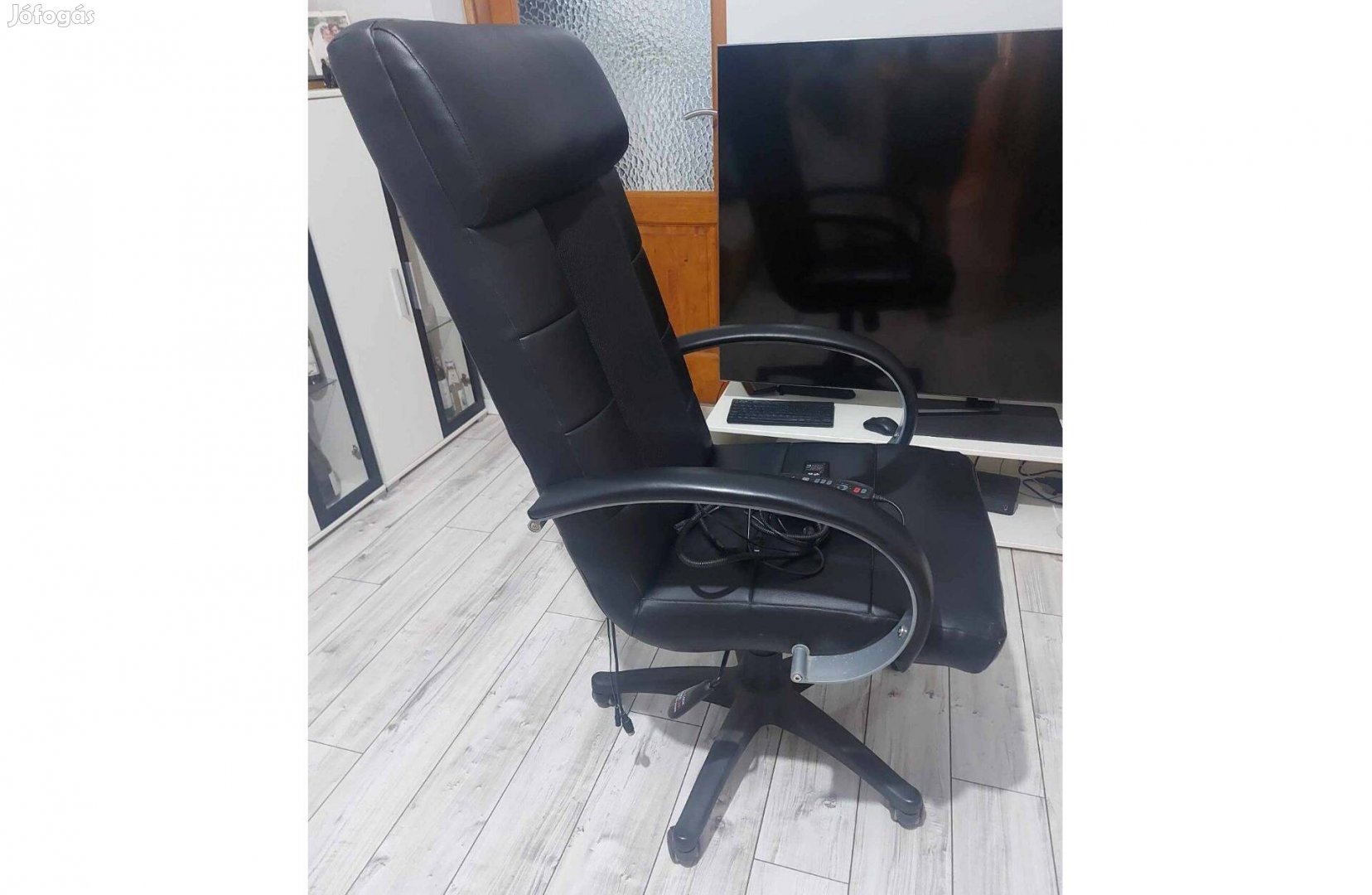 Fekete, guruló, irodai masszázsfotel, szék