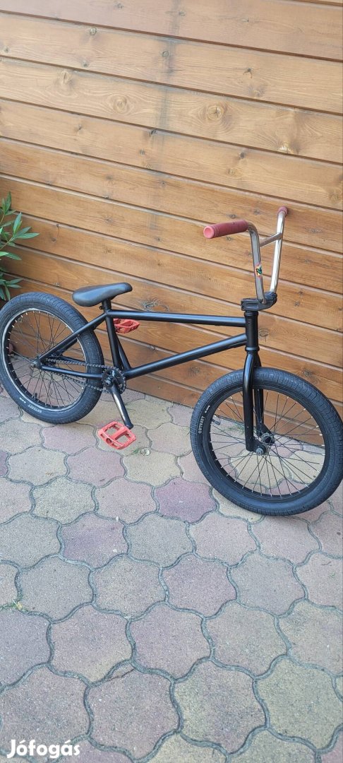 Fekete, króm BMX