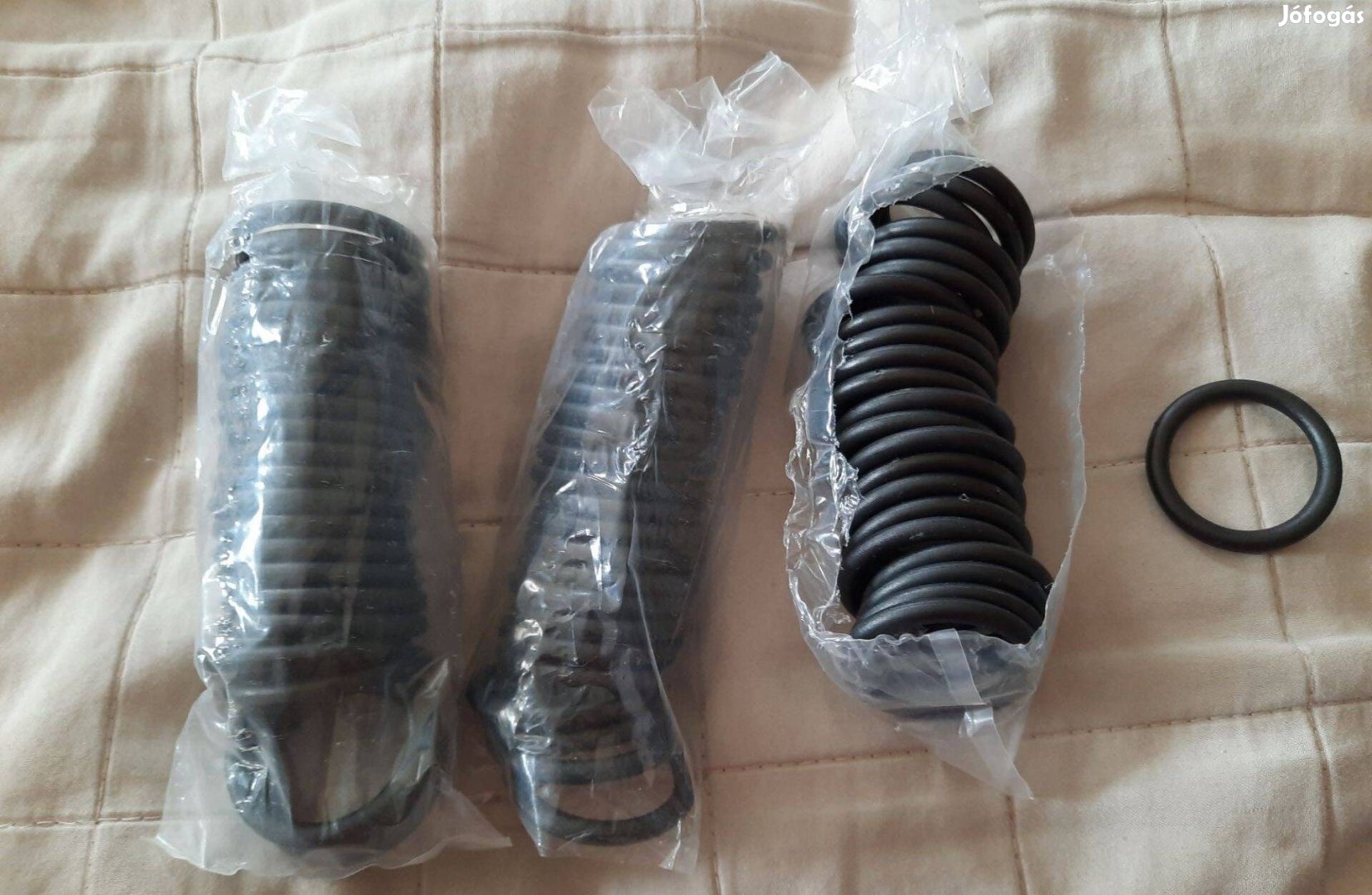 Fekete, műanyag függönykarikák 72 db és hozzá csipeszek