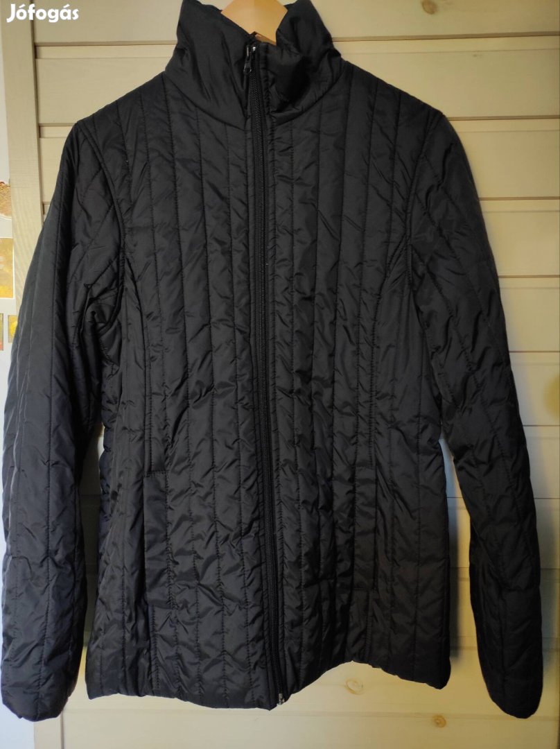 Fekete, steppelt kabát