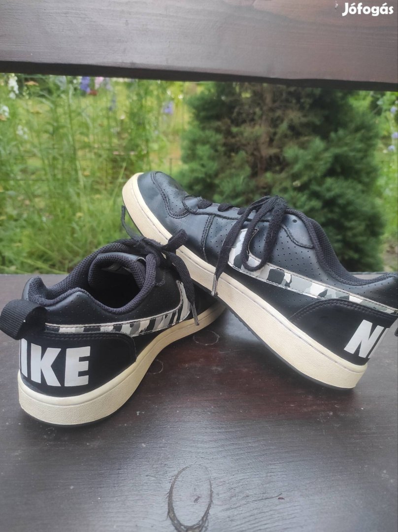 Fekete, terep mintás nike cipő 39