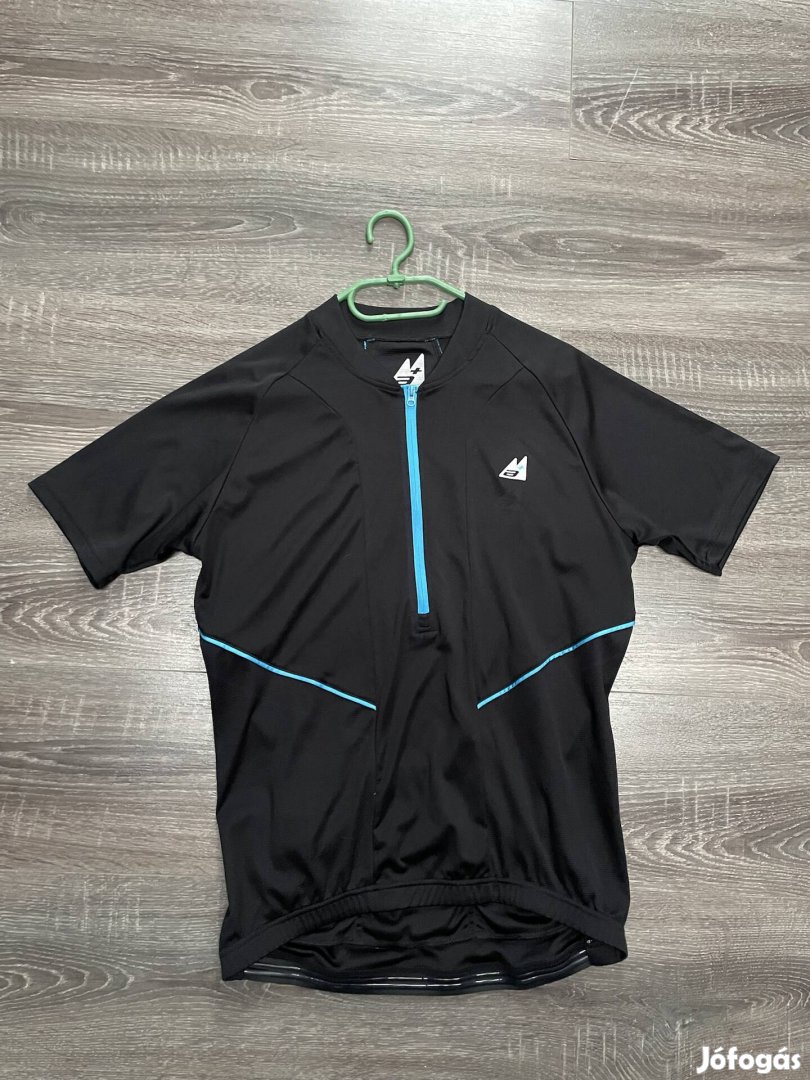 Fekete a kerékpáros mez