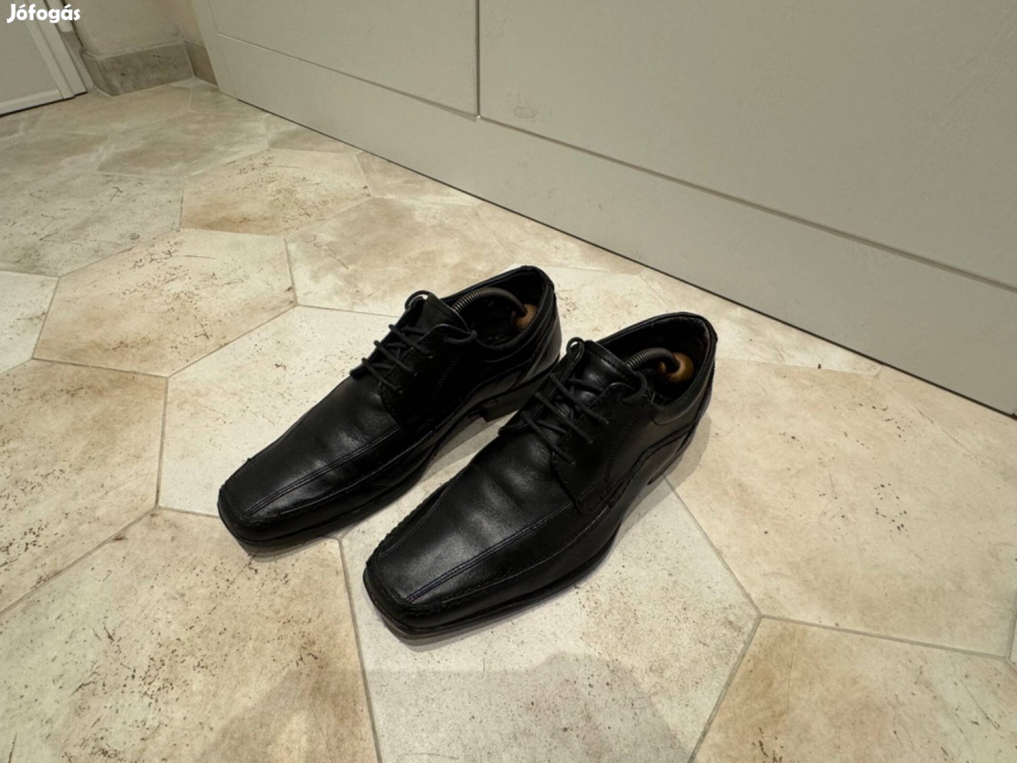 Fekete alkalmi cipő