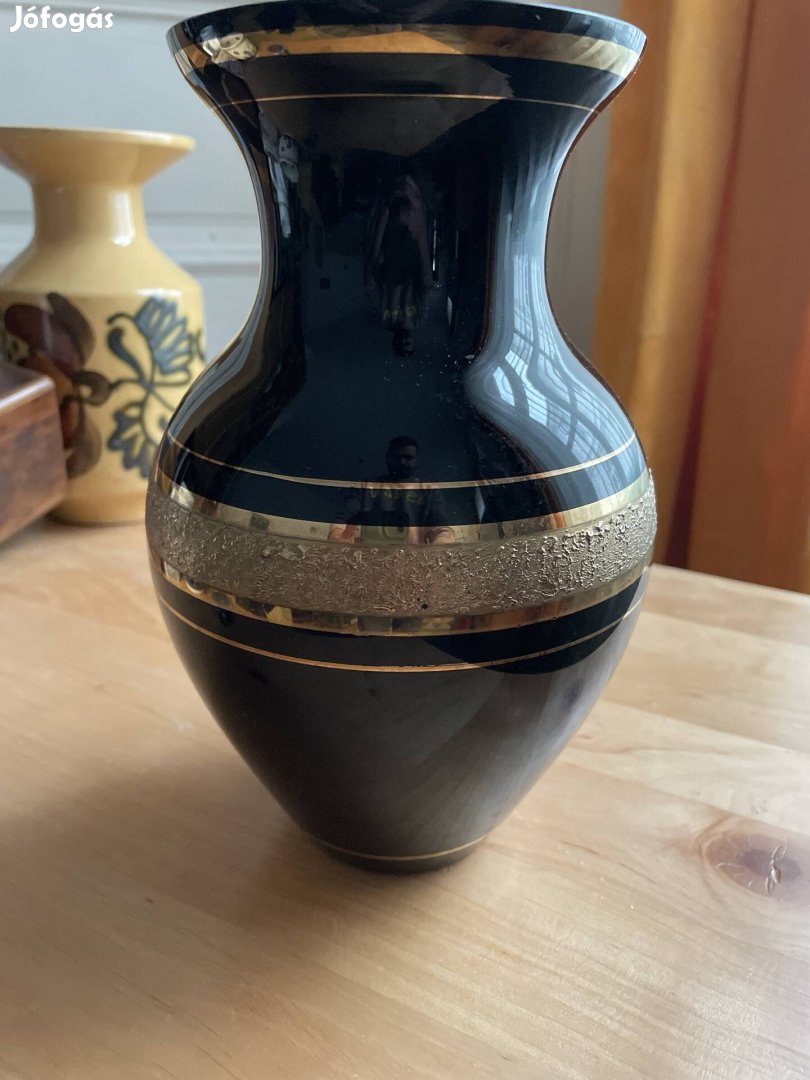 Fekete arany váza