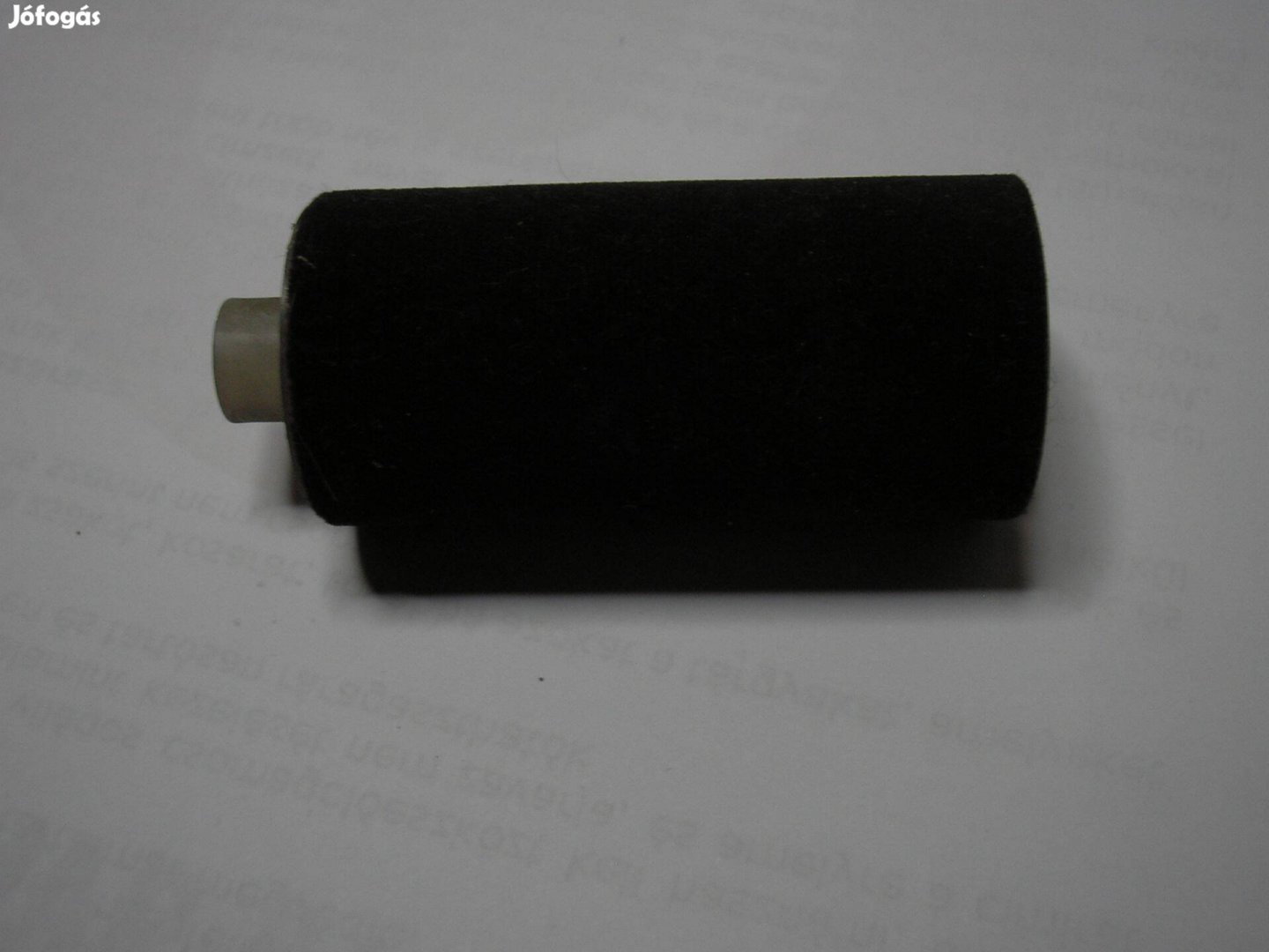 Fekete bársony bevonatú műanyag henger , 66 x 32 mm