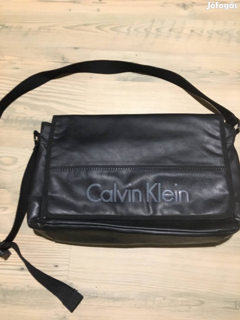 Fekete bőr / műbőr Calvin Klein crossbody oldal váll táska újszerű