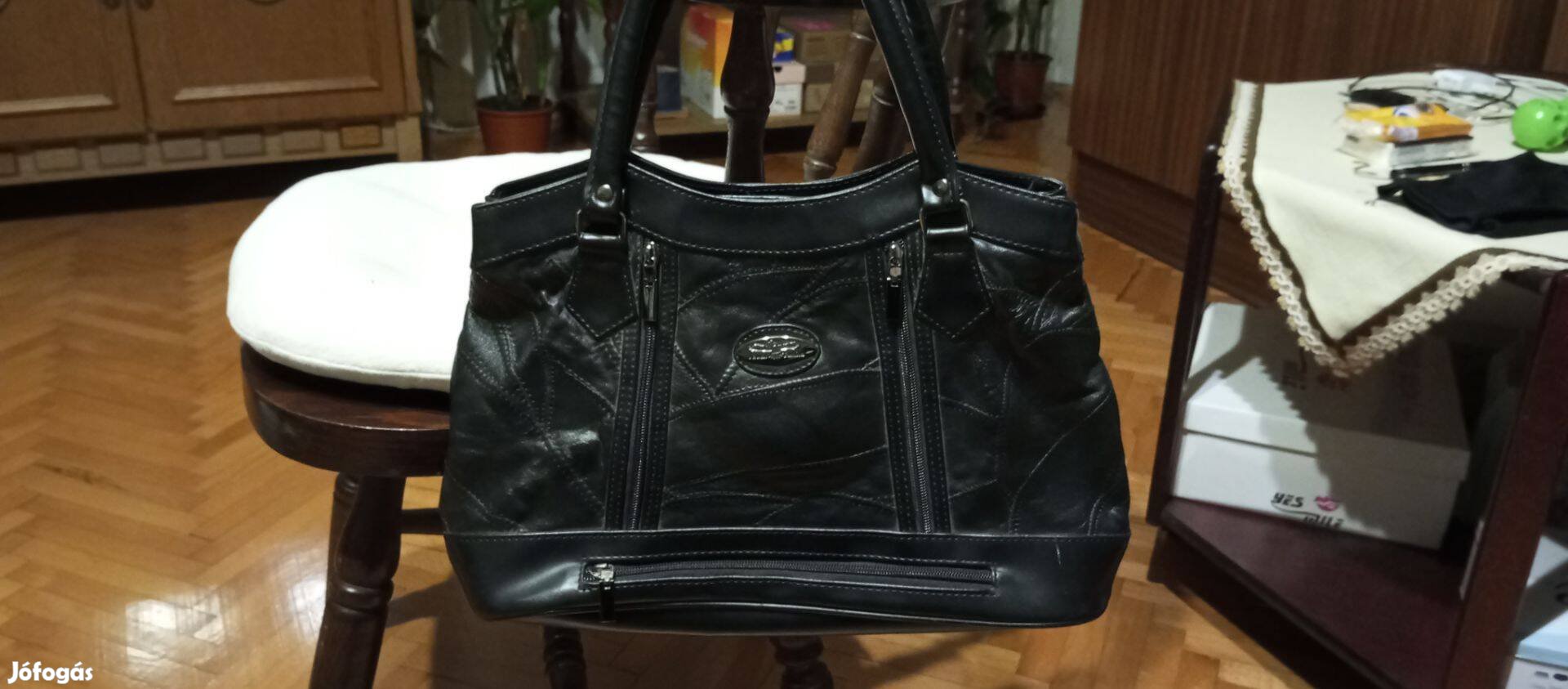 Fekete bőr női táska, retikül