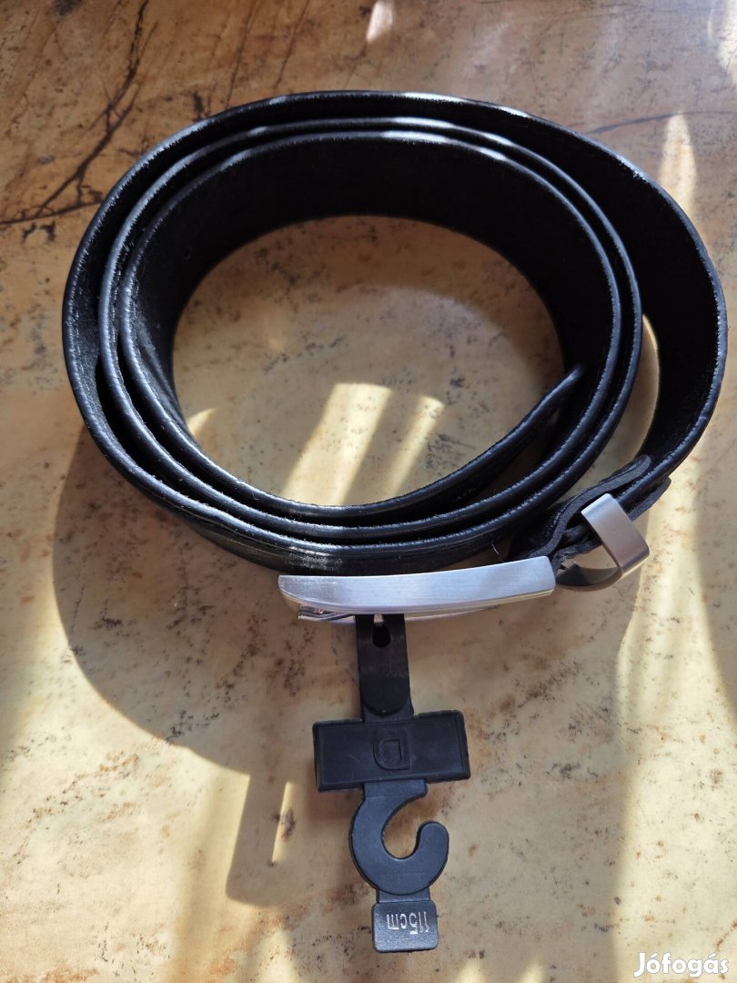 Fekete bőröv 115cm