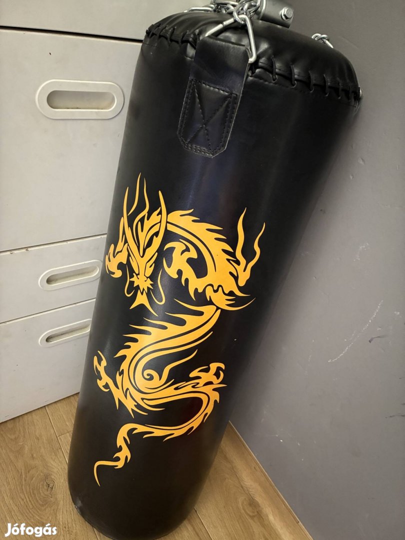 Fekete boxzsák 