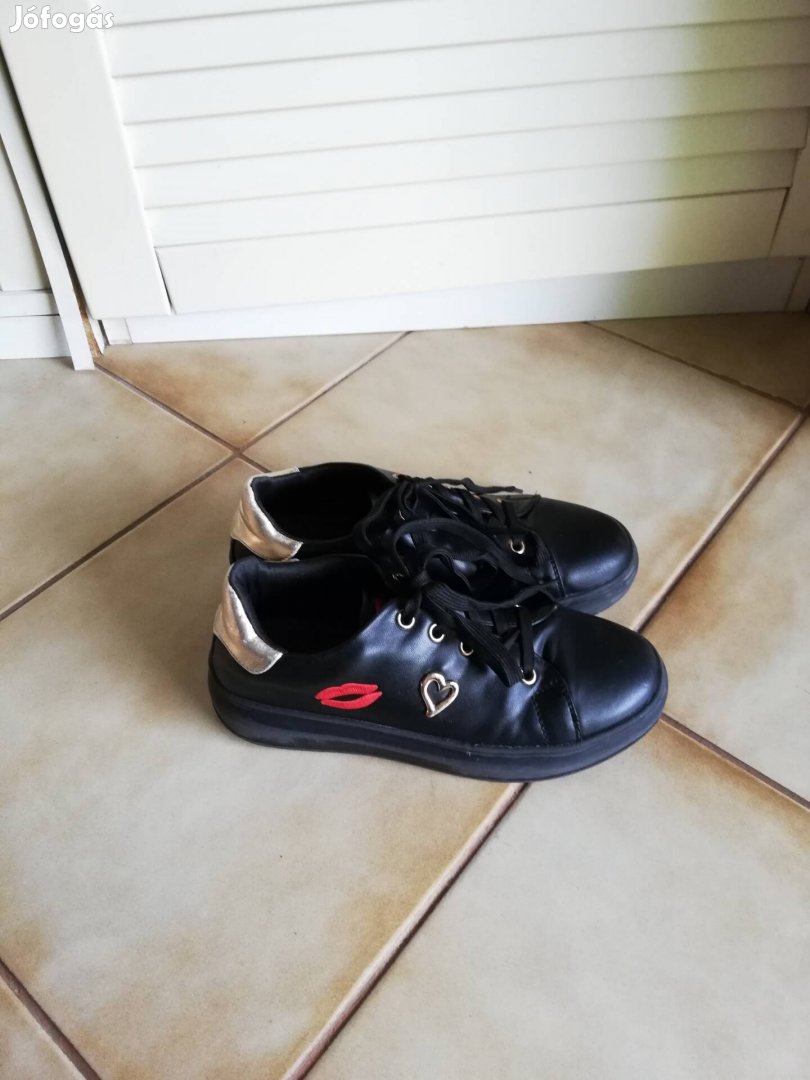 Fekete cipő 36 os 