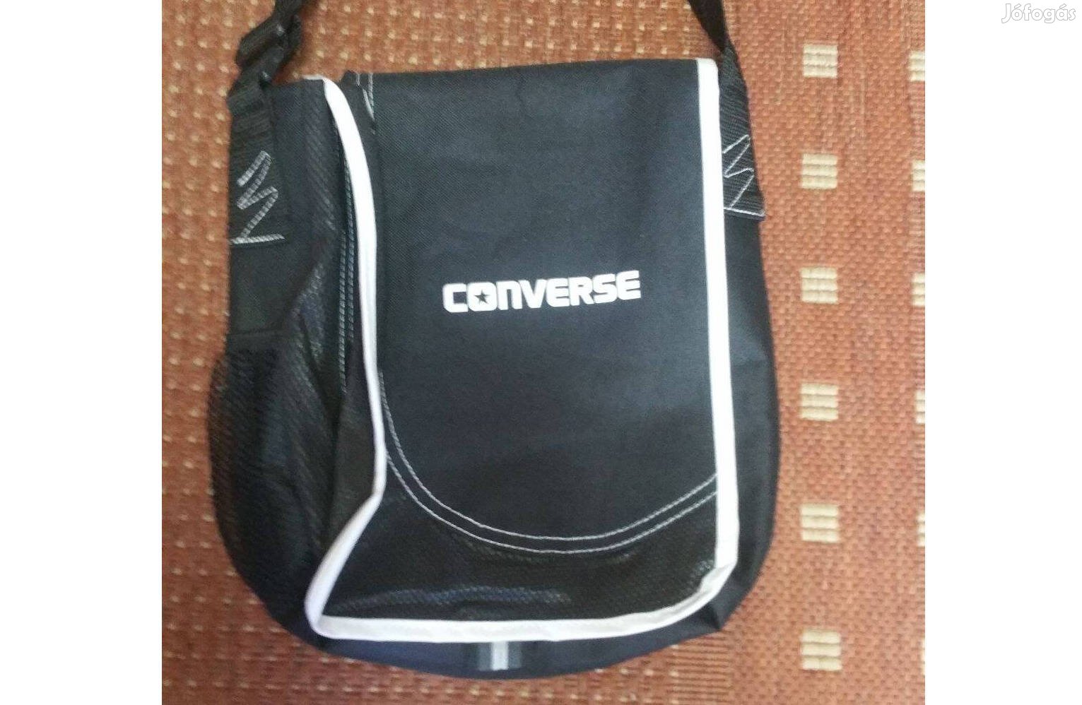 Fekete converse oldaltáska, kitűnő újszerű állapotban