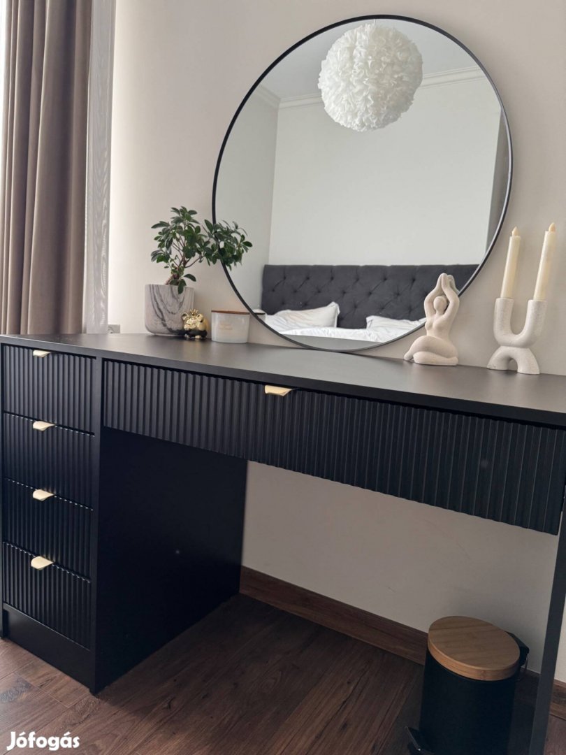Fekete design asztal