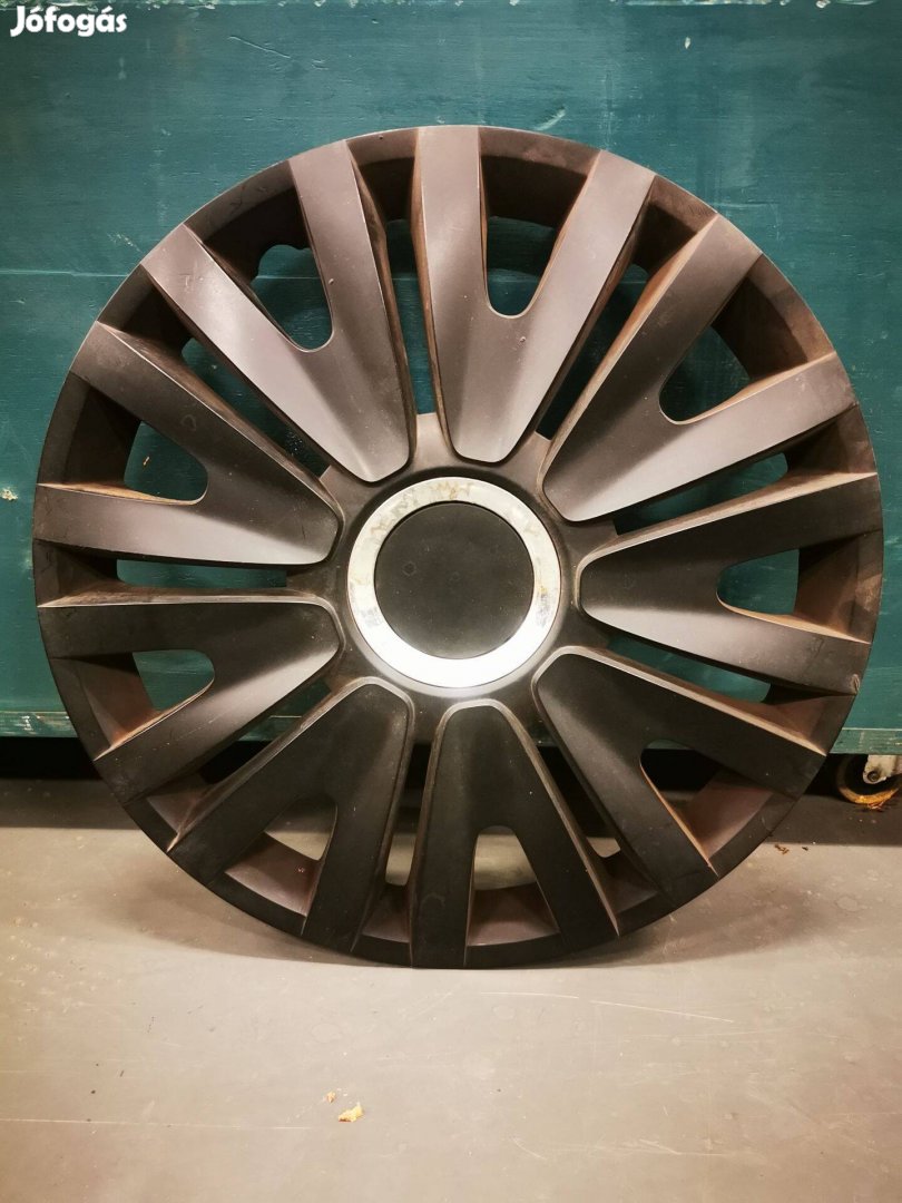 Fekete dísztárcsa 15 col