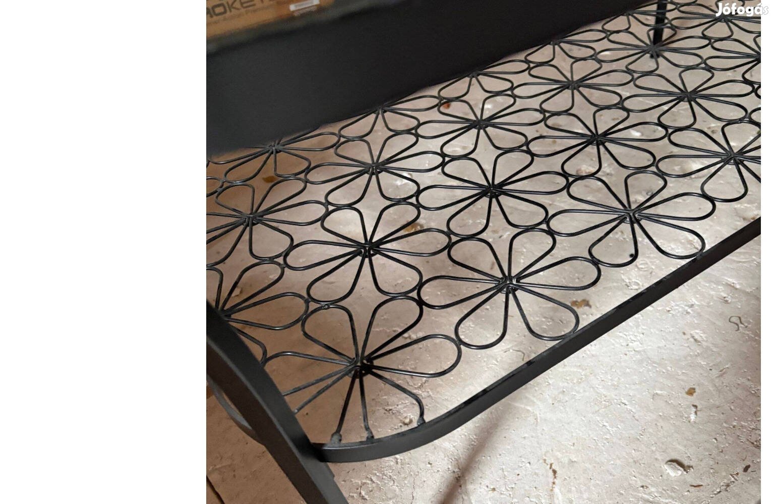 Fekete dohányzóasztal