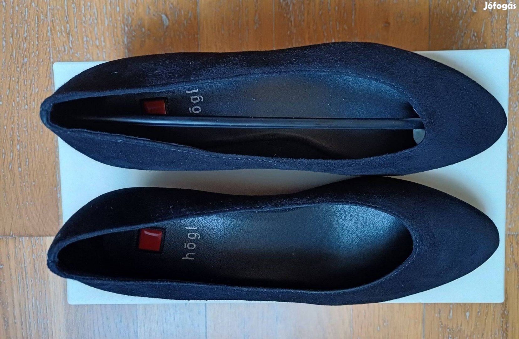 Fekete emelt sarkú Högl márkájú női, új velúr cipő (34,5) eladó