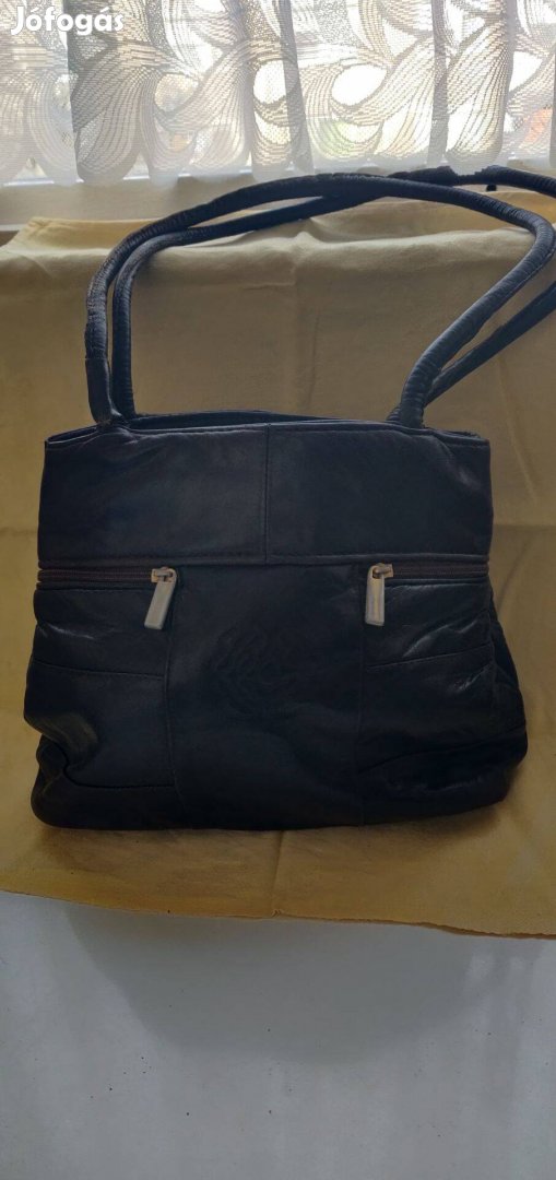 Fekete és egy barna