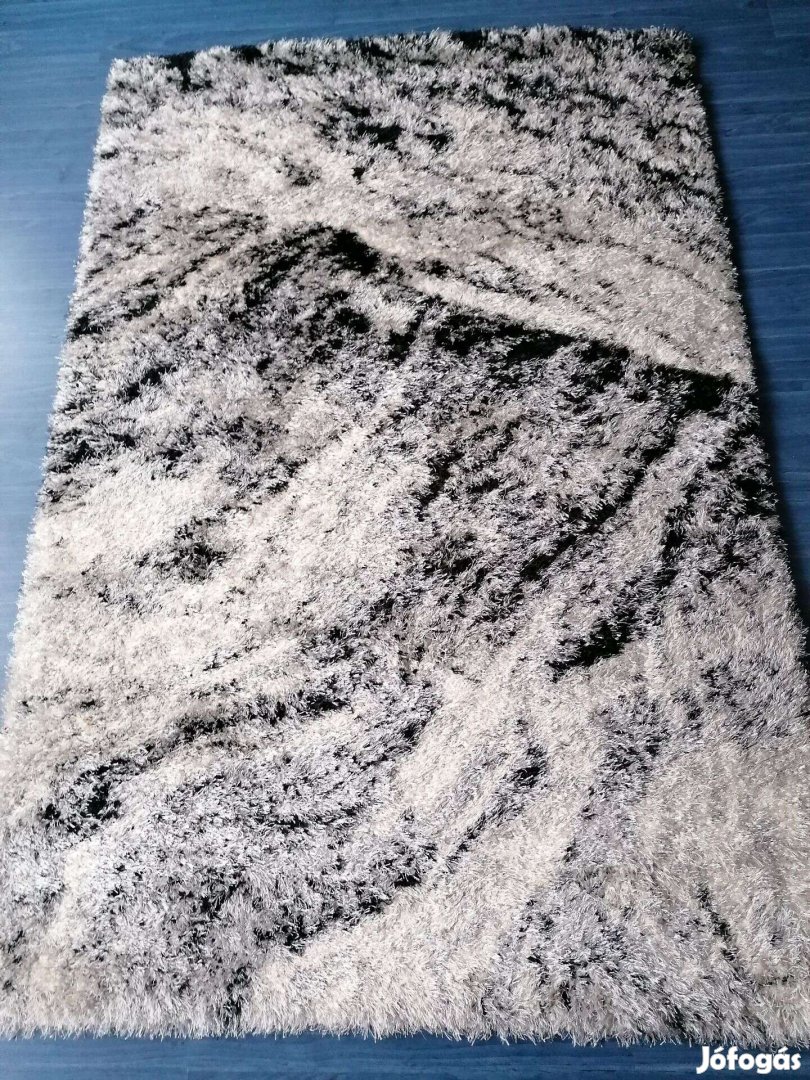 Fekete-fehér hosszúszálú szőnyeg eladó