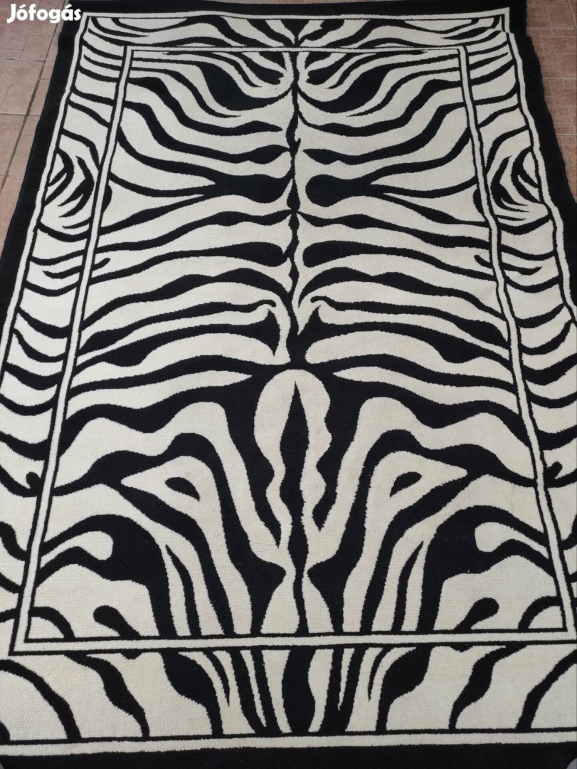 Fekete-fehér zebra mintás szőnyeg nagy méretű 277x190 cm