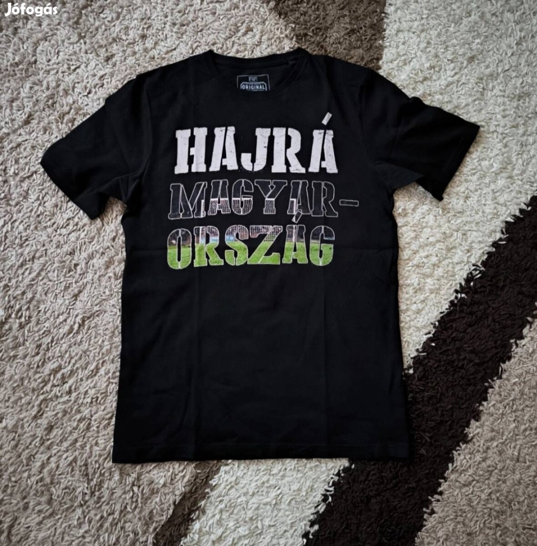 Fekete férfi póló S-es méret.