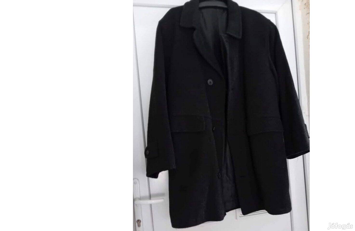 Fekete férfi szövetkabát