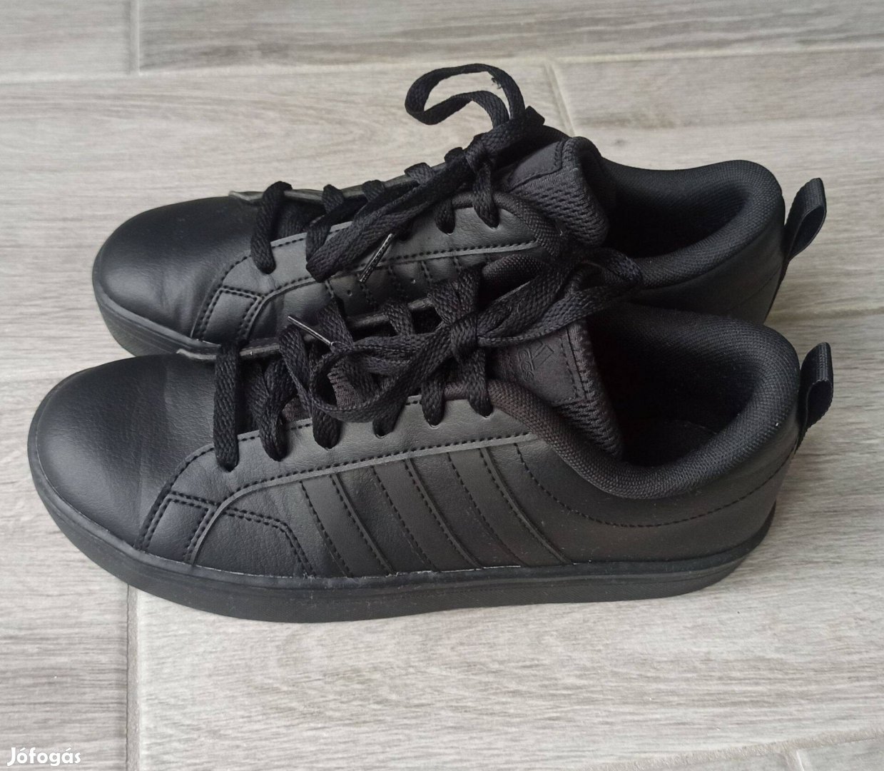 Fekete fiú Adidas cipő 36 2/3