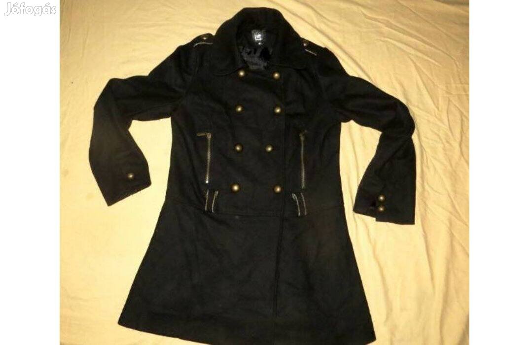 Fekete kabát 10-s Clubl h:85 cm mb: 98 cm