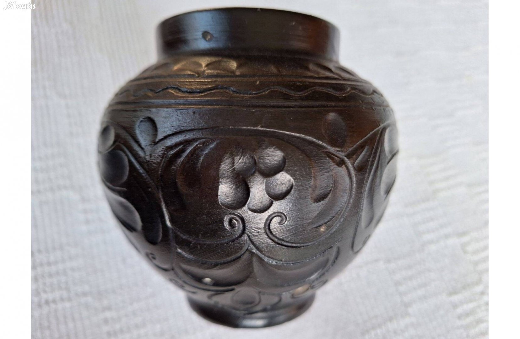 Fekete kerámia váza 3500 Ft