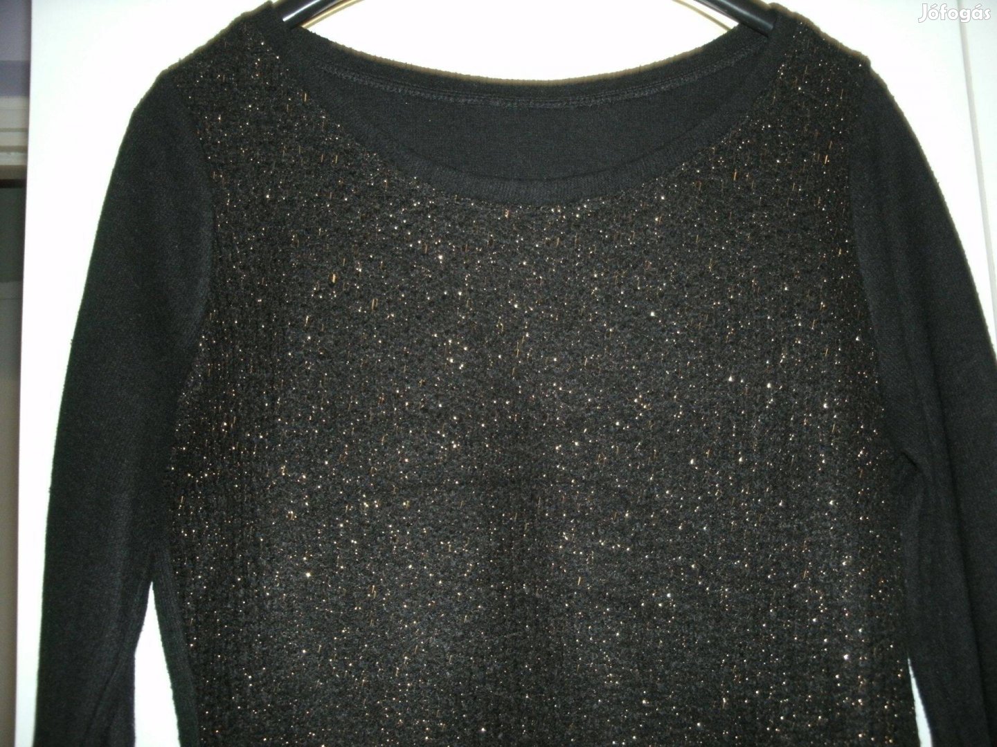 Fekete kötött pulóver csillogó szállal átszőtt. L/ XL