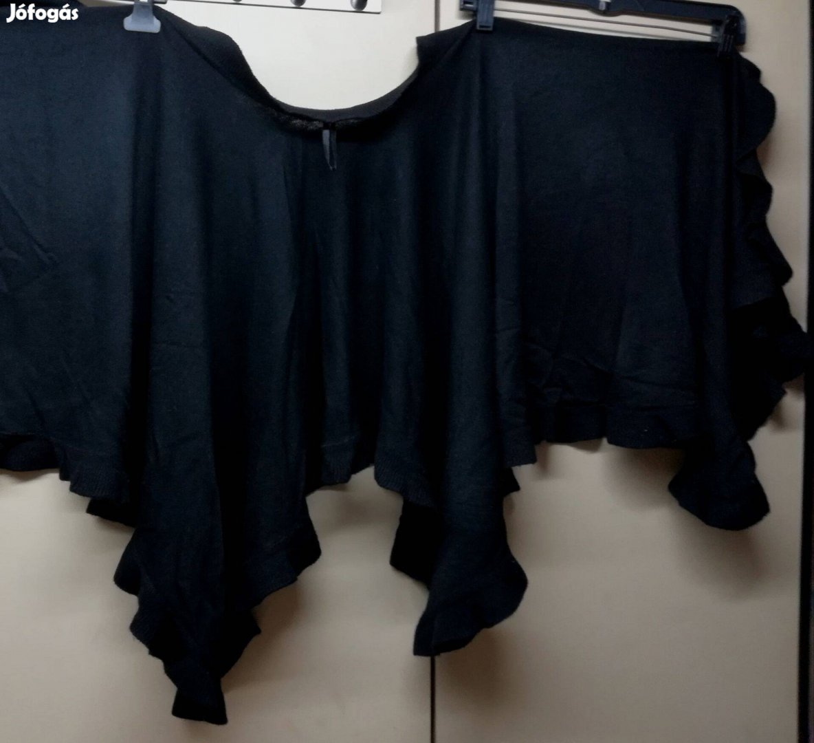 Fekete kötött vállkendő, nagyméretű,aszinte új!49