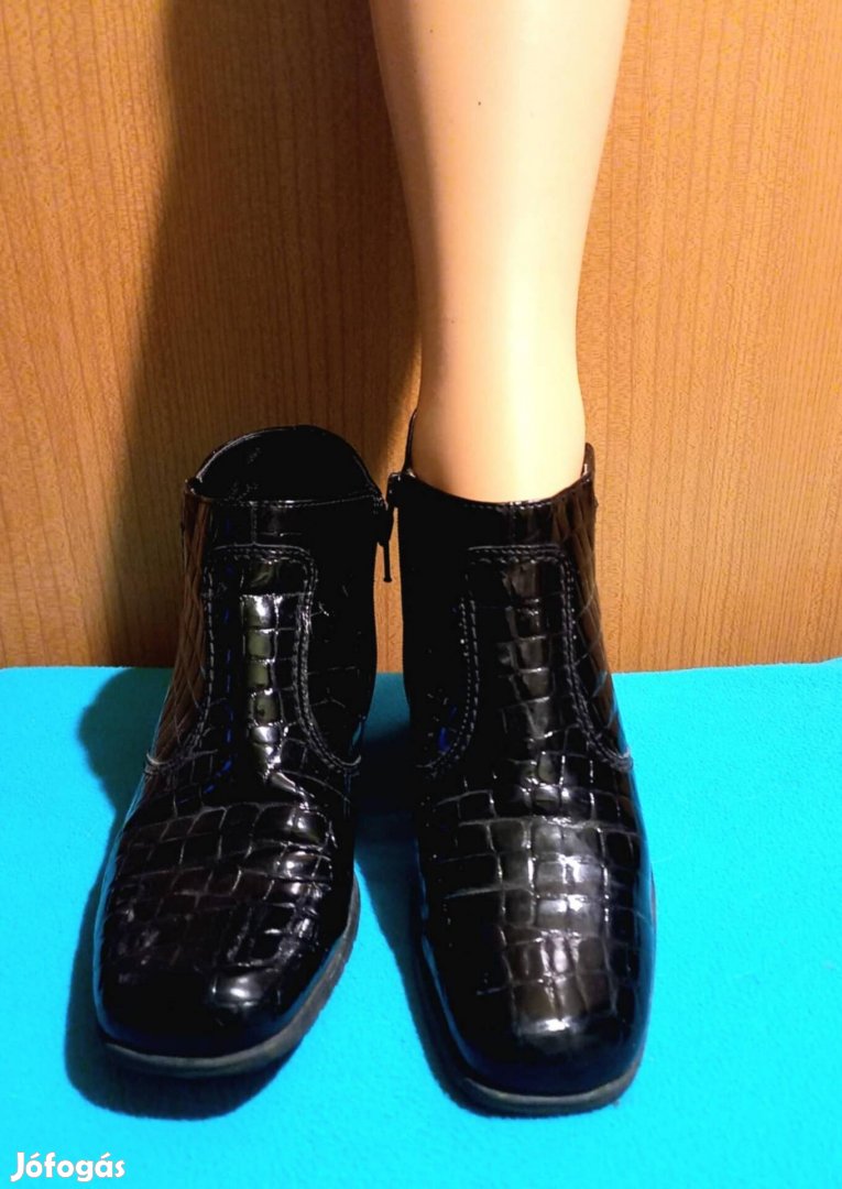 Fekete lakk bokacsizma 40.5