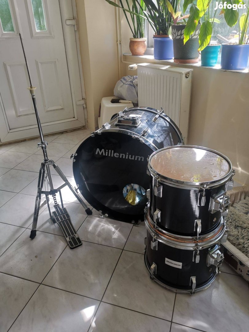 Fekete lakkozott Millenium MX222BX shell részek, egyben, olcsón !!