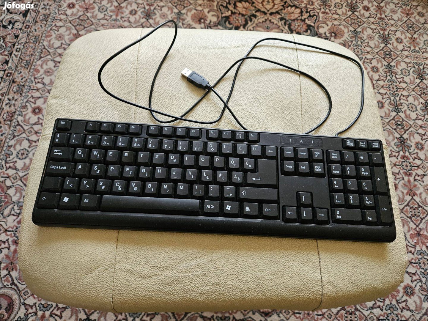 Fekete magyar nyelvű ékezetes vezetékes számítógép billentyűzet USB cs