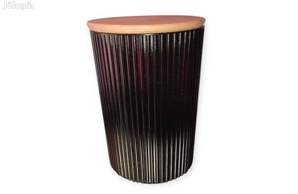 Fekete műanyag tárolóedény fa tetővel 0,9 liter