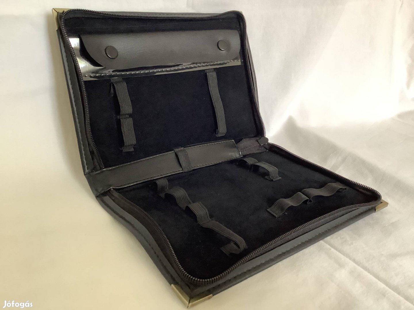 Fekete műbőr tolltartó