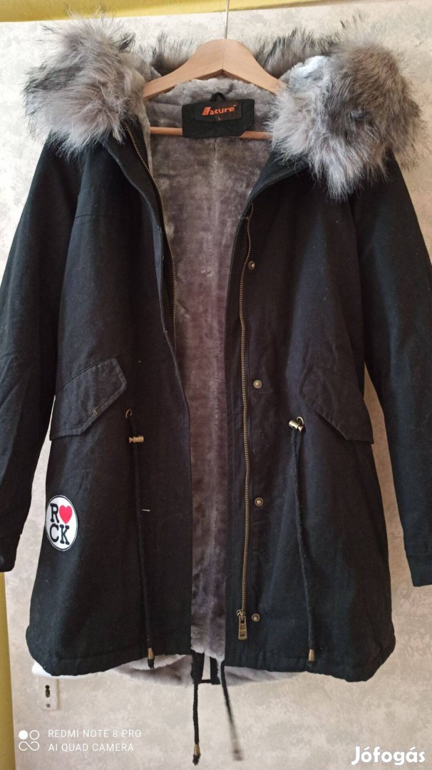 Fekete műszőrmével bélelt vászon, parka télikabát műszőrmés