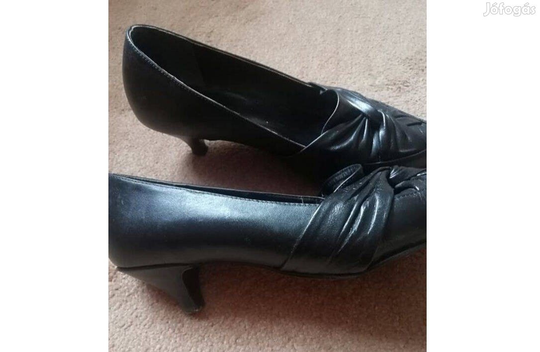 Fekete női bőr cipő