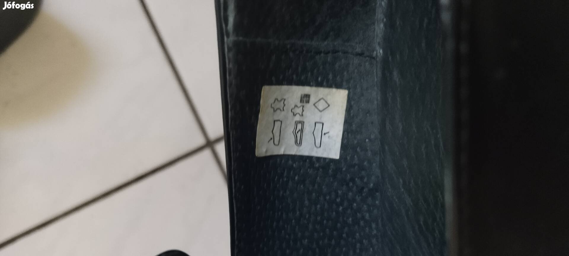 Fekete női bőr cipő.