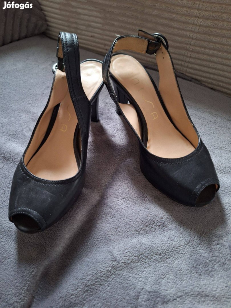 Fekete női bőr magassarkú 38-as