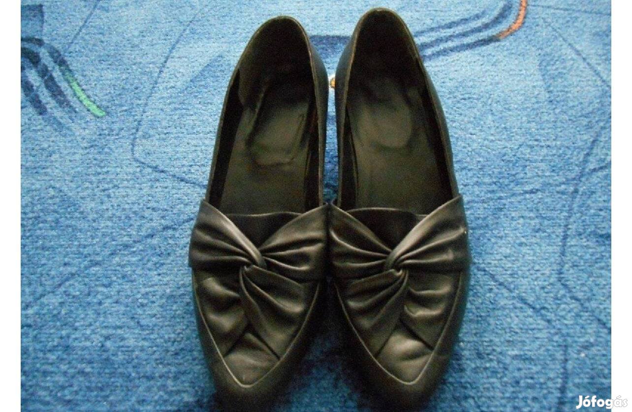 Fekete női félcipő